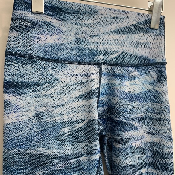 Lululemon blue print tights - Picture 2 of 4